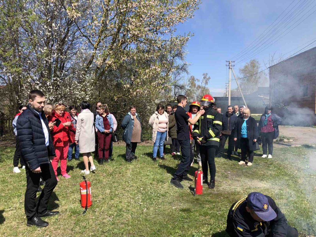 Рятувальники Вараської МТГ на практиці навчали медичних працівників як діяти в надзвичайних ситуаціях